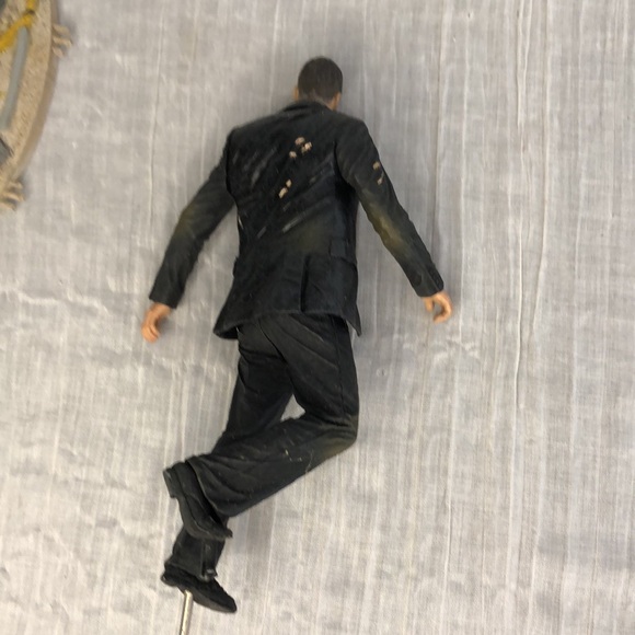 LOST collectible action figures Jack Shephard voice box on plane crash debris - Picture 6 of 12